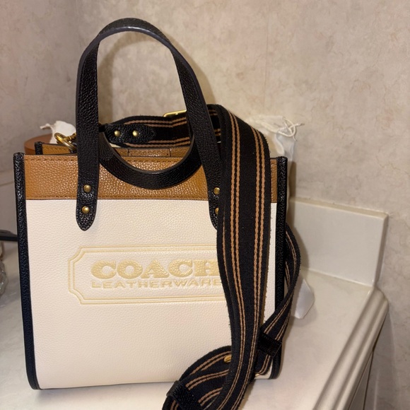 Coach Field Tote 22 - Picture 2 of 4